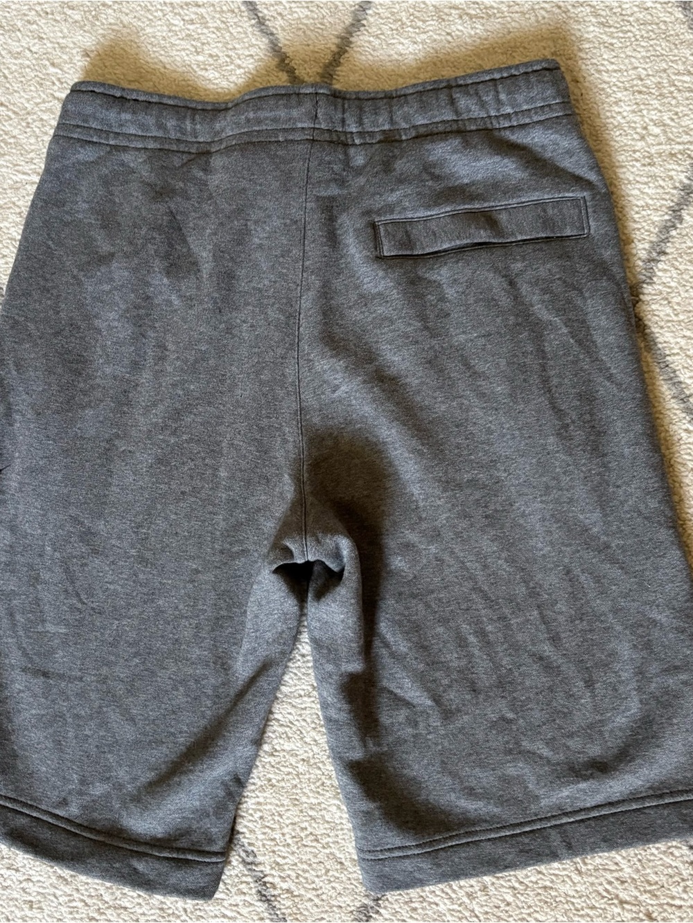 NIKE YOUTH ATHLETIC SWEAT SHORTS β SIZE SMALL β GRAY - Picture 2 of 7